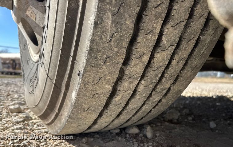 image for item ET4038 2009 International Prostar  semi truck