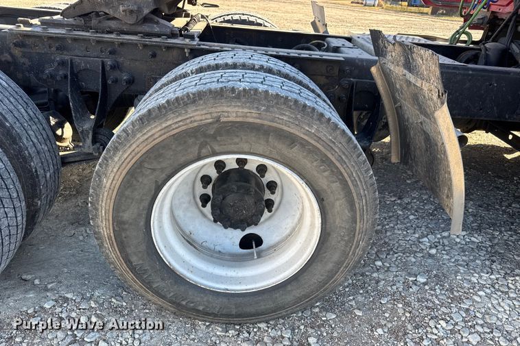 image for item ET4038 2009 International Prostar  semi truck