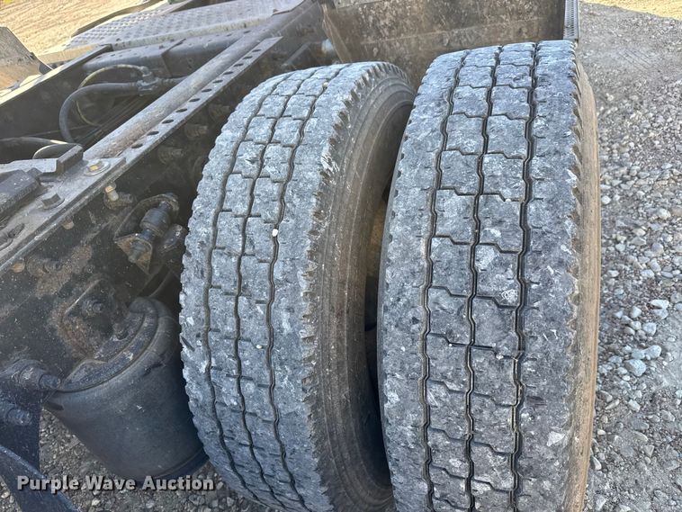 image for item ET4038 2009 International Prostar  semi truck