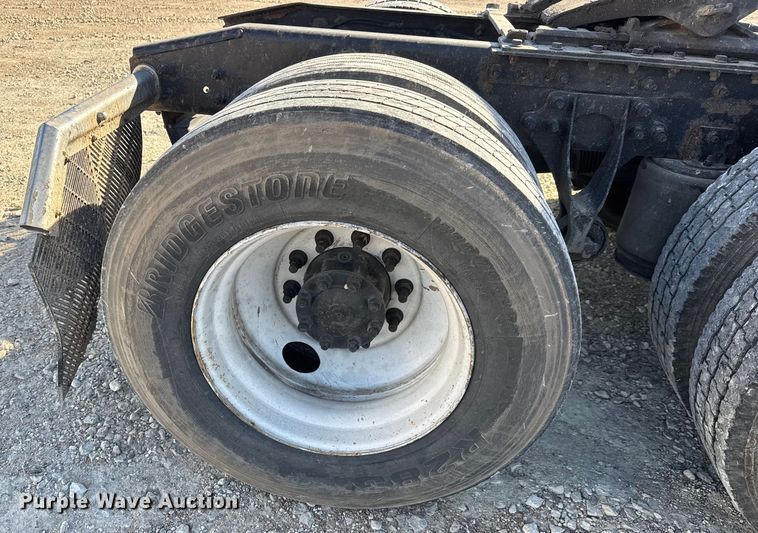 image for item ET4038 2009 International Prostar  semi truck