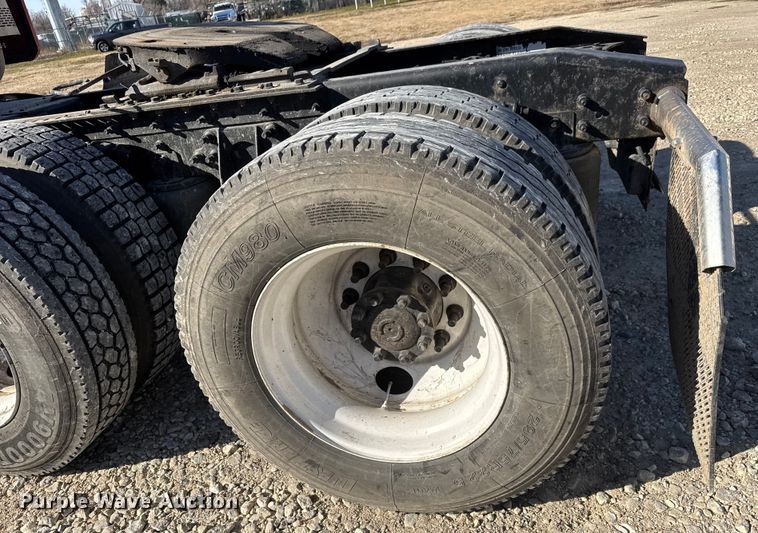 image for item ET4038 2009 International Prostar  semi truck