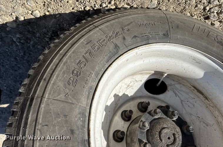 image for item ET4038 2009 International Prostar  semi truck