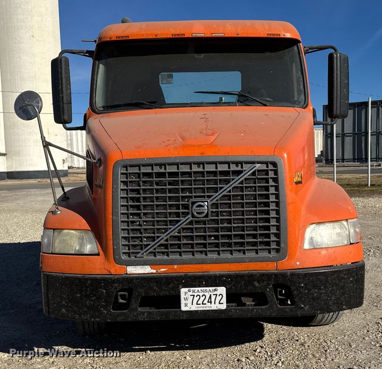 image for item ET4039 2008 Volvo Truck VNM semi truck