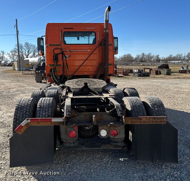 image for item ET4039 2008 Volvo Truck VNM semi truck