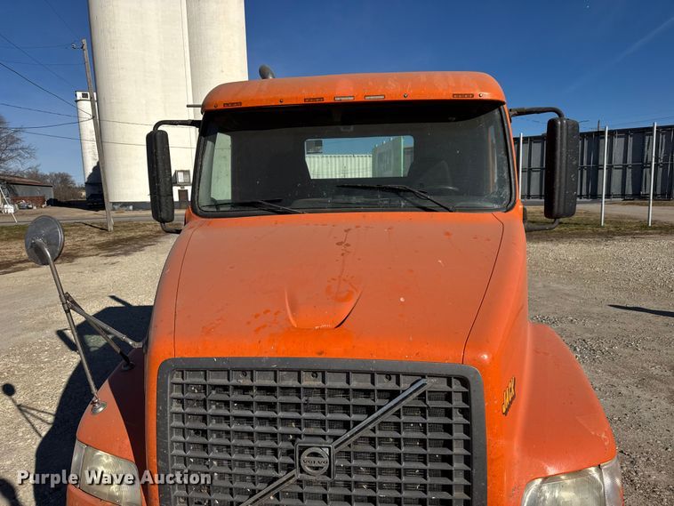 image for item ET4039 2008 Volvo Truck VNM semi truck