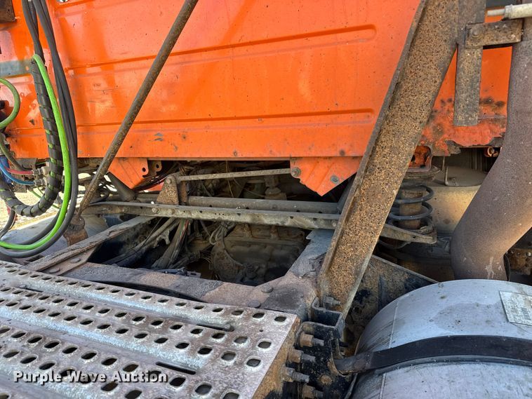 image for item ET4039 2008 Volvo Truck VNM semi truck