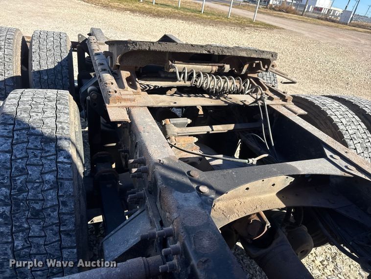 image for item ET4039 2008 Volvo Truck VNM semi truck