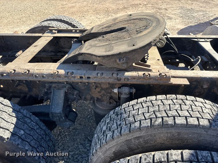 image for item ET4039 2008 Volvo Truck VNM semi truck