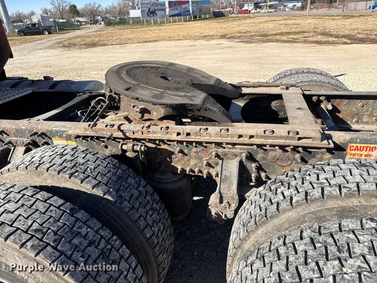 image for item ET4039 2008 Volvo Truck VNM semi truck