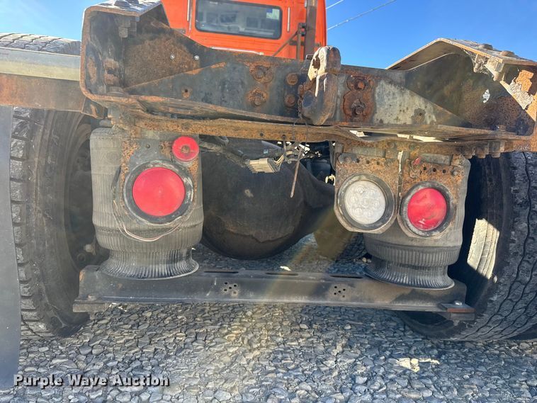 image for item ET4039 2008 Volvo Truck VNM semi truck