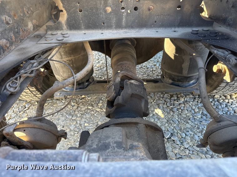 image for item ET4039 2008 Volvo Truck VNM semi truck