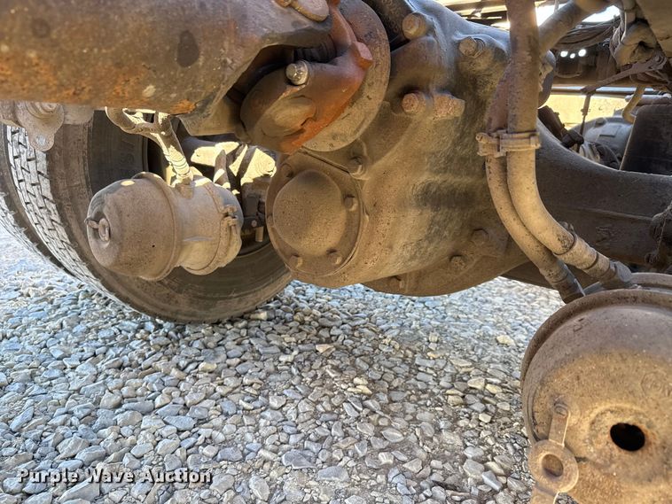 image for item ET4039 2008 Volvo Truck VNM semi truck