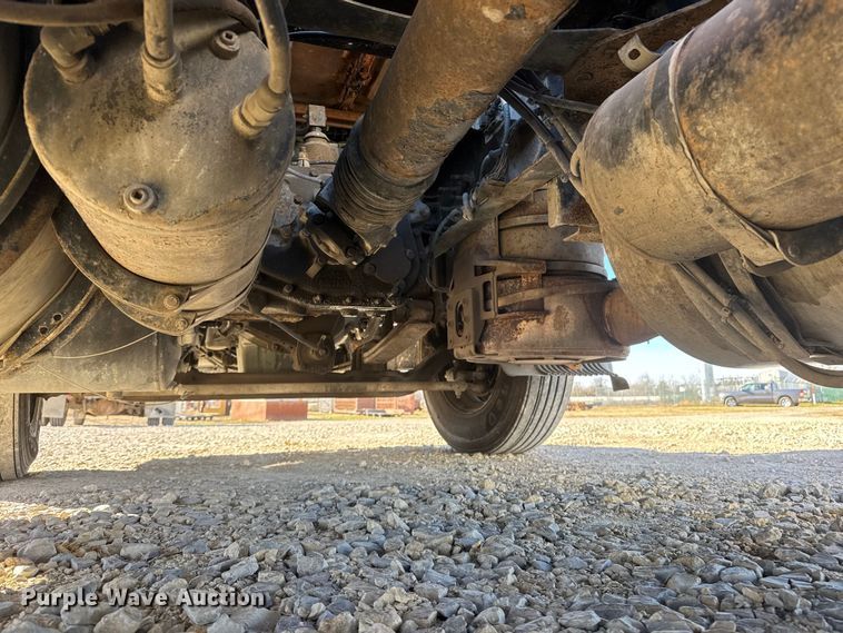 image for item ET4039 2008 Volvo Truck VNM semi truck