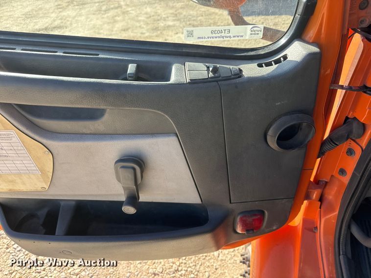 image for item ET4039 2008 Volvo Truck VNM semi truck