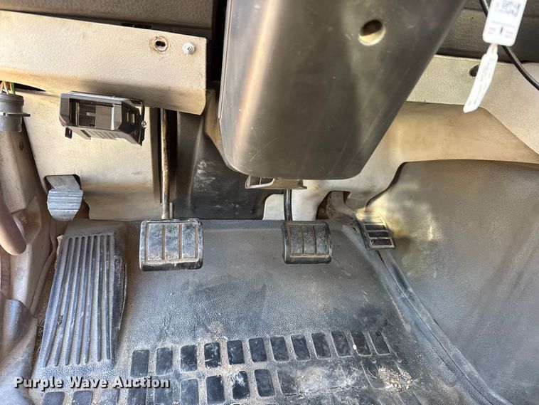 image for item ET4039 2008 Volvo Truck VNM semi truck