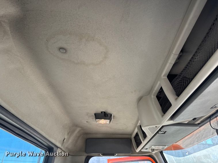 image for item ET4039 2008 Volvo Truck VNM semi truck