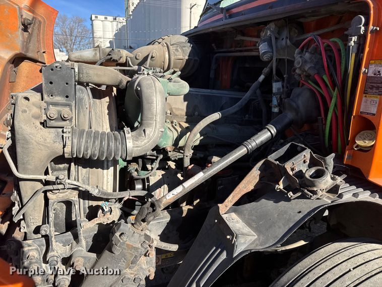 image for item ET4039 2008 Volvo Truck VNM semi truck