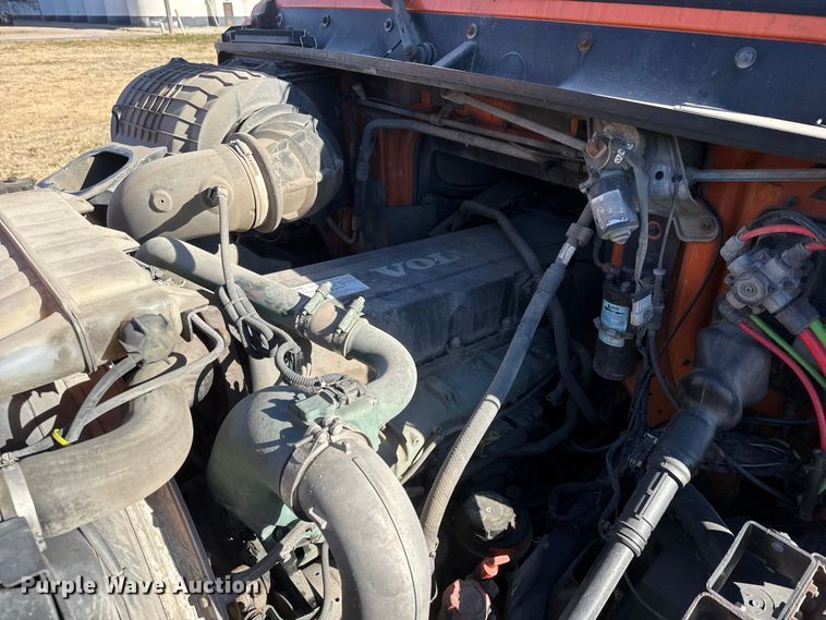 image for item ET4039 2008 Volvo Truck VNM semi truck