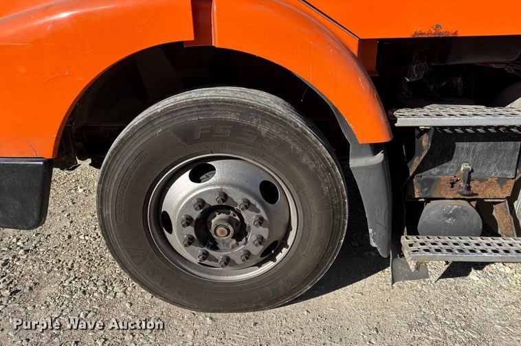 image for item ET4039 2008 Volvo Truck VNM semi truck