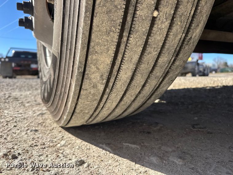 image for item ET4039 2008 Volvo Truck VNM semi truck