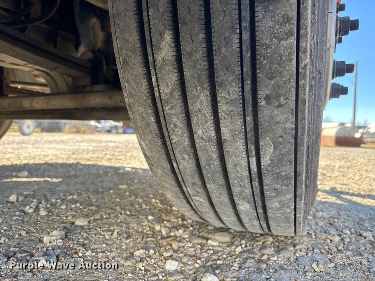 image for item ET4039 2008 Volvo Truck VNM semi truck