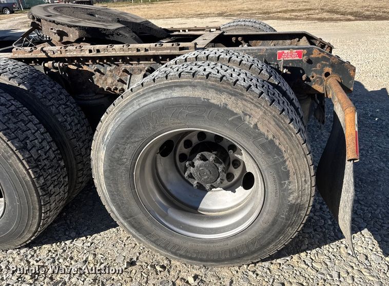 image for item ET4039 2008 Volvo Truck VNM semi truck