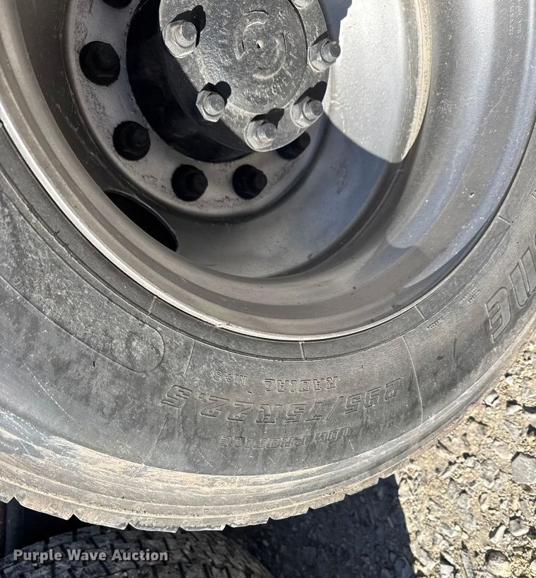 image for item ET4039 2008 Volvo Truck VNM semi truck