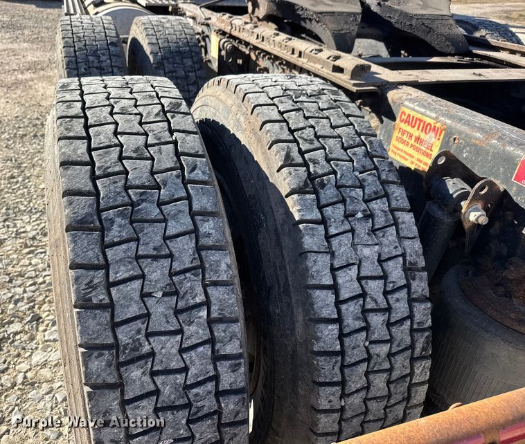 image for item ET4039 2008 Volvo Truck VNM semi truck