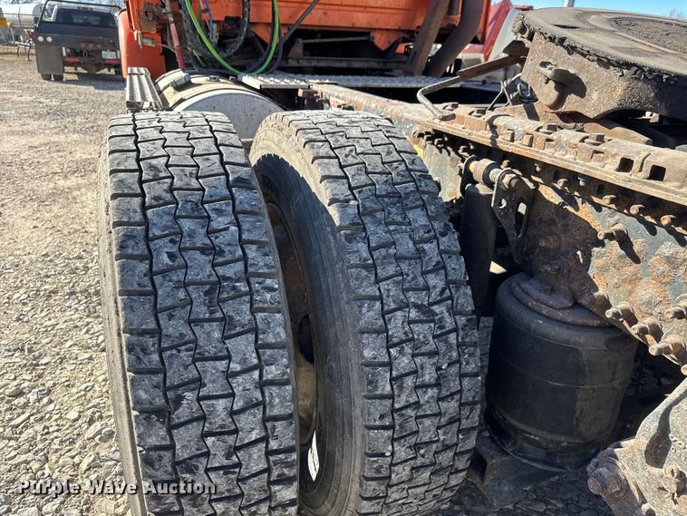 image for item ET4039 2008 Volvo Truck VNM semi truck