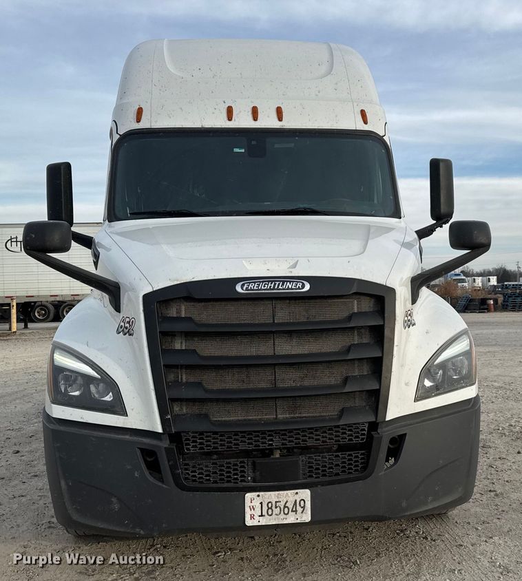 CAMIóN CAMAROTE 2019 FREIGHTLINER