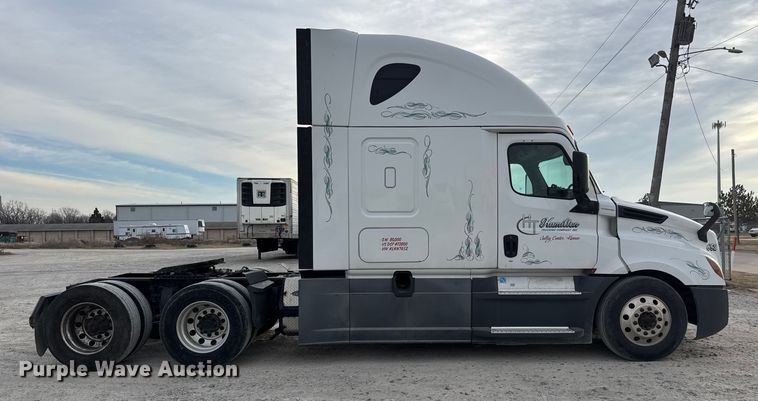CAMIóN CAMAROTE 2019 FREIGHTLINER