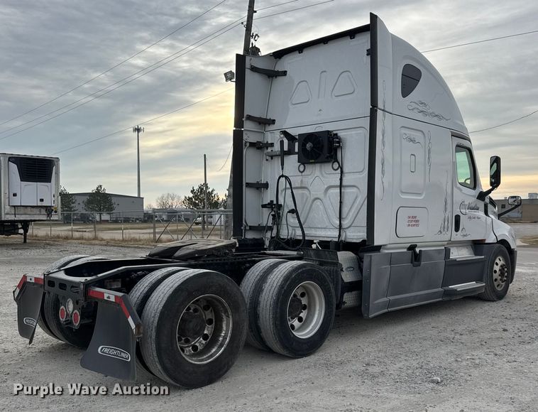 CAMIóN CAMAROTE 2019 FREIGHTLINER