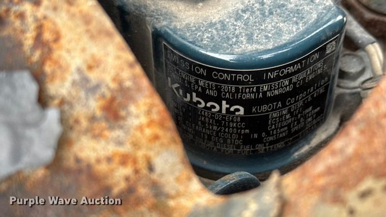 image for item ET4057 2019 Freightliner Cascadia 126 semi truck