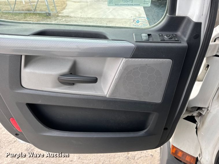 image for item ET4057 2019 Freightliner Cascadia 126 semi truck