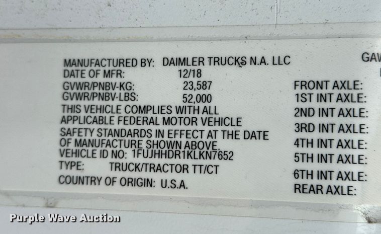 image for item ET4057 2019 Freightliner Cascadia 126 semi truck