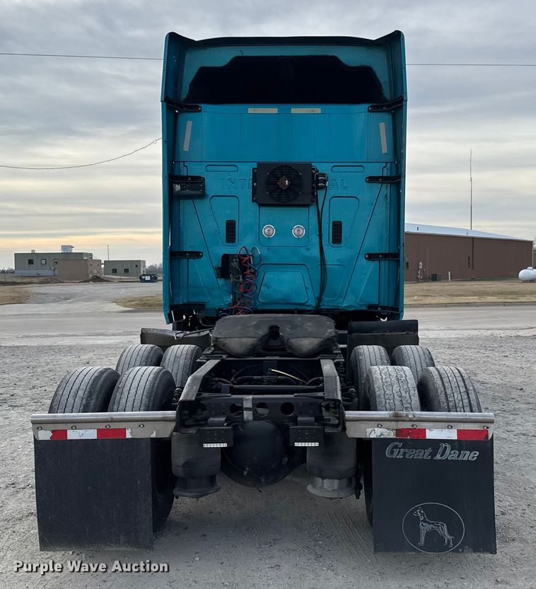 image for item ET4058 2017 International ProStar Plus semi truck