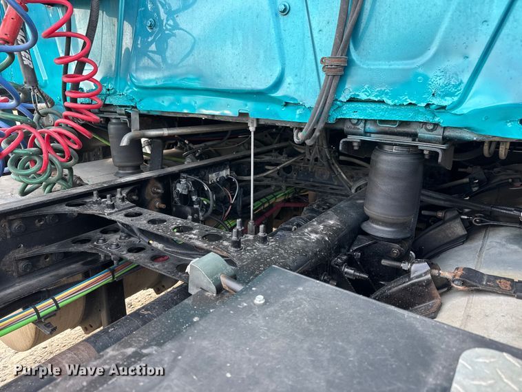 image for item ET4058 2017 International ProStar Plus semi truck