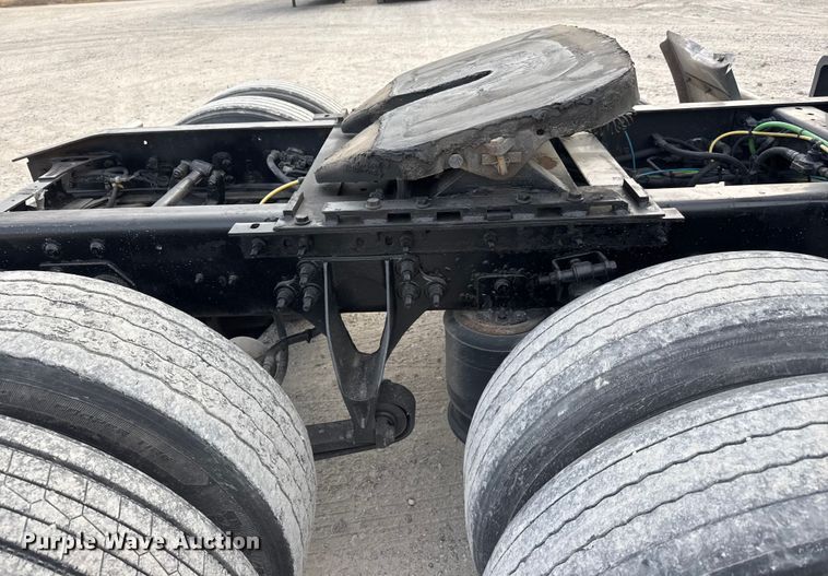 image for item ET4058 2017 International ProStar Plus semi truck