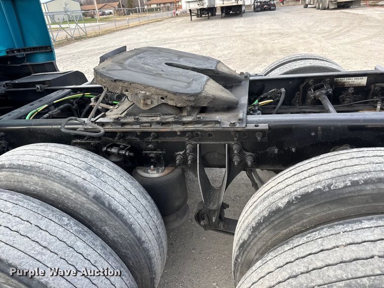 image for item ET4058 2017 International ProStar Plus semi truck