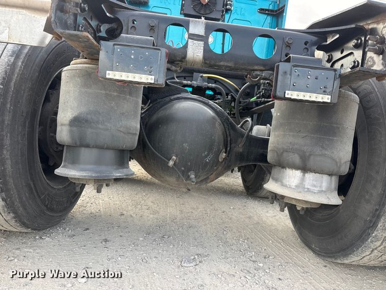 image for item ET4058 2017 International ProStar Plus semi truck