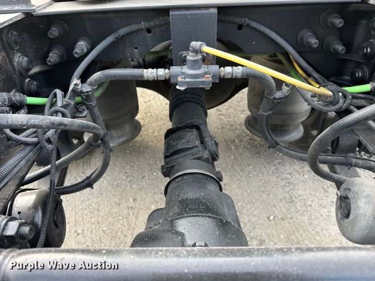 image for item ET4058 2017 International ProStar Plus semi truck