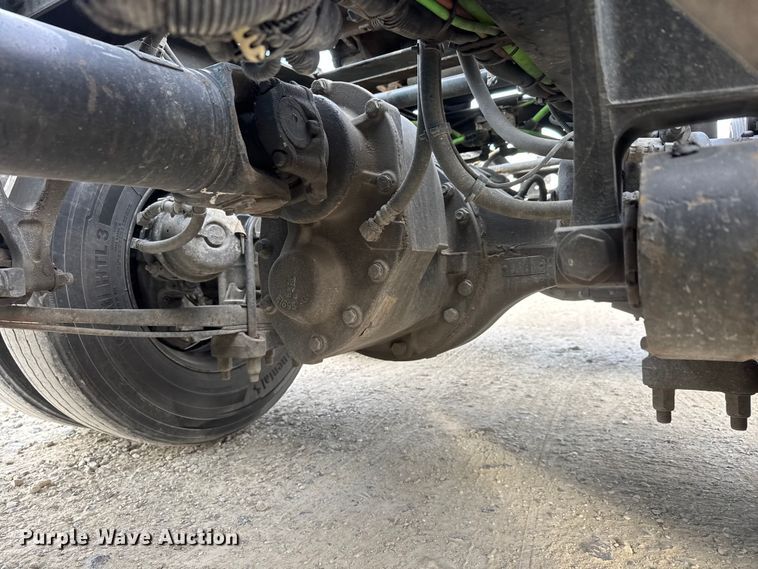 image for item ET4058 2017 International ProStar Plus semi truck