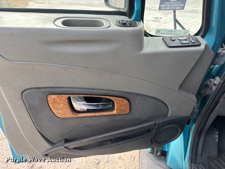 image for item ET4058 2017 International ProStar Plus semi truck