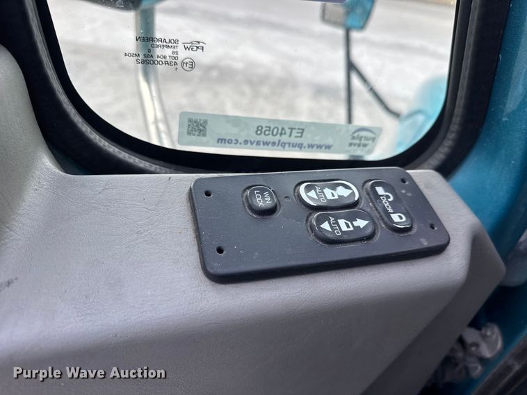 image for item ET4058 2017 International ProStar Plus semi truck