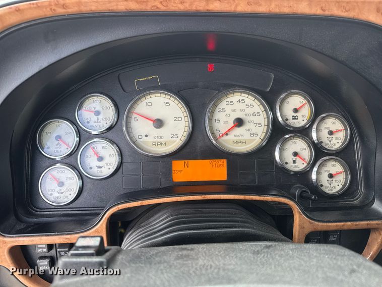 image for item ET4058 2017 International ProStar Plus semi truck