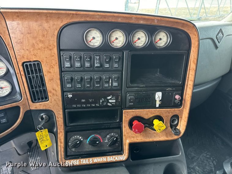 image for item ET4058 2017 International ProStar Plus semi truck