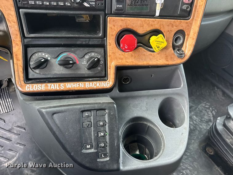 image for item ET4058 2017 International ProStar Plus semi truck