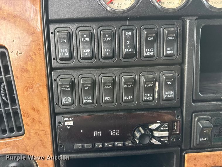 image for item ET4058 2017 International ProStar Plus semi truck