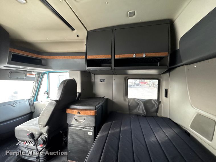 image for item ET4058 2017 International ProStar Plus semi truck