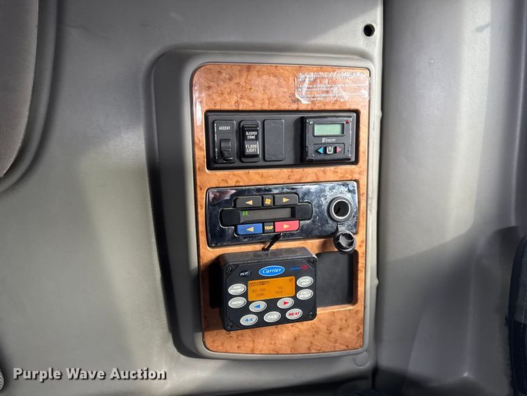 image for item ET4058 2017 International ProStar Plus semi truck